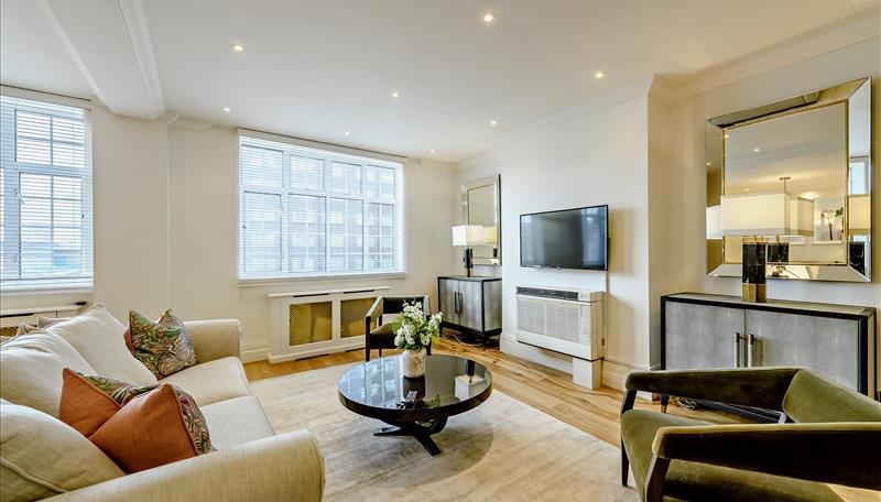 3 bed property in Park Road, London